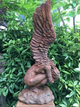 Engel mit erhobenen Flügeln - Steinstatue - 119 cm - Oxid